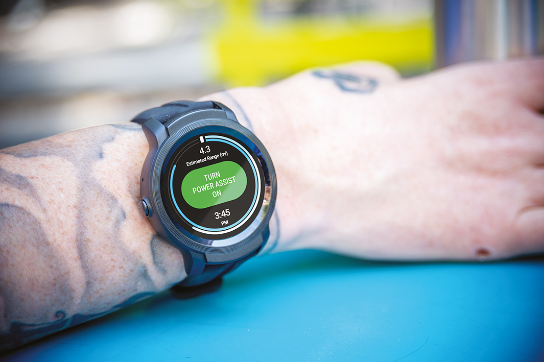 SmartDrive E2_on wrist_01_WEB